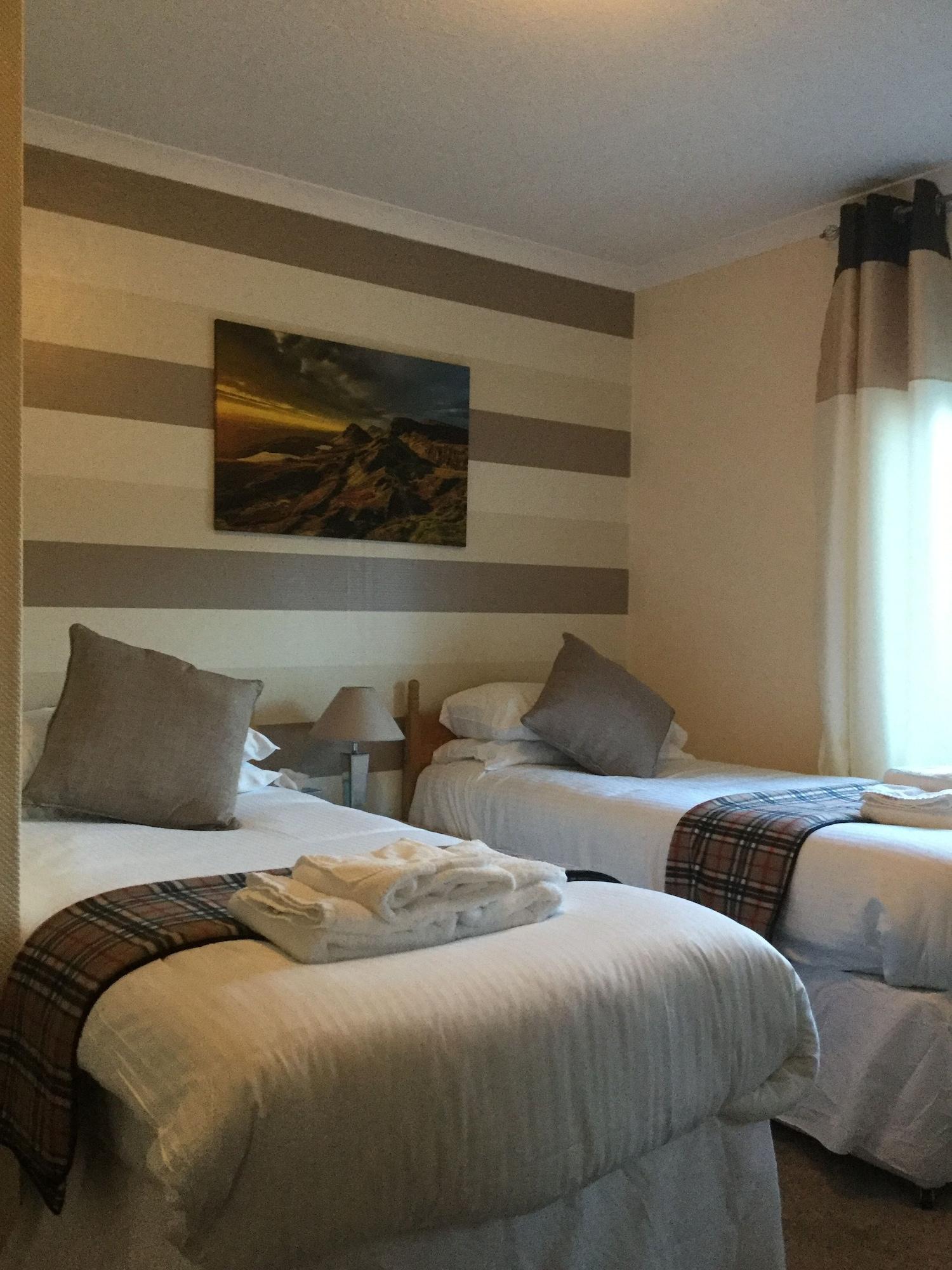 Oyo Inverour Guest House Gairlochy エクステリア 写真