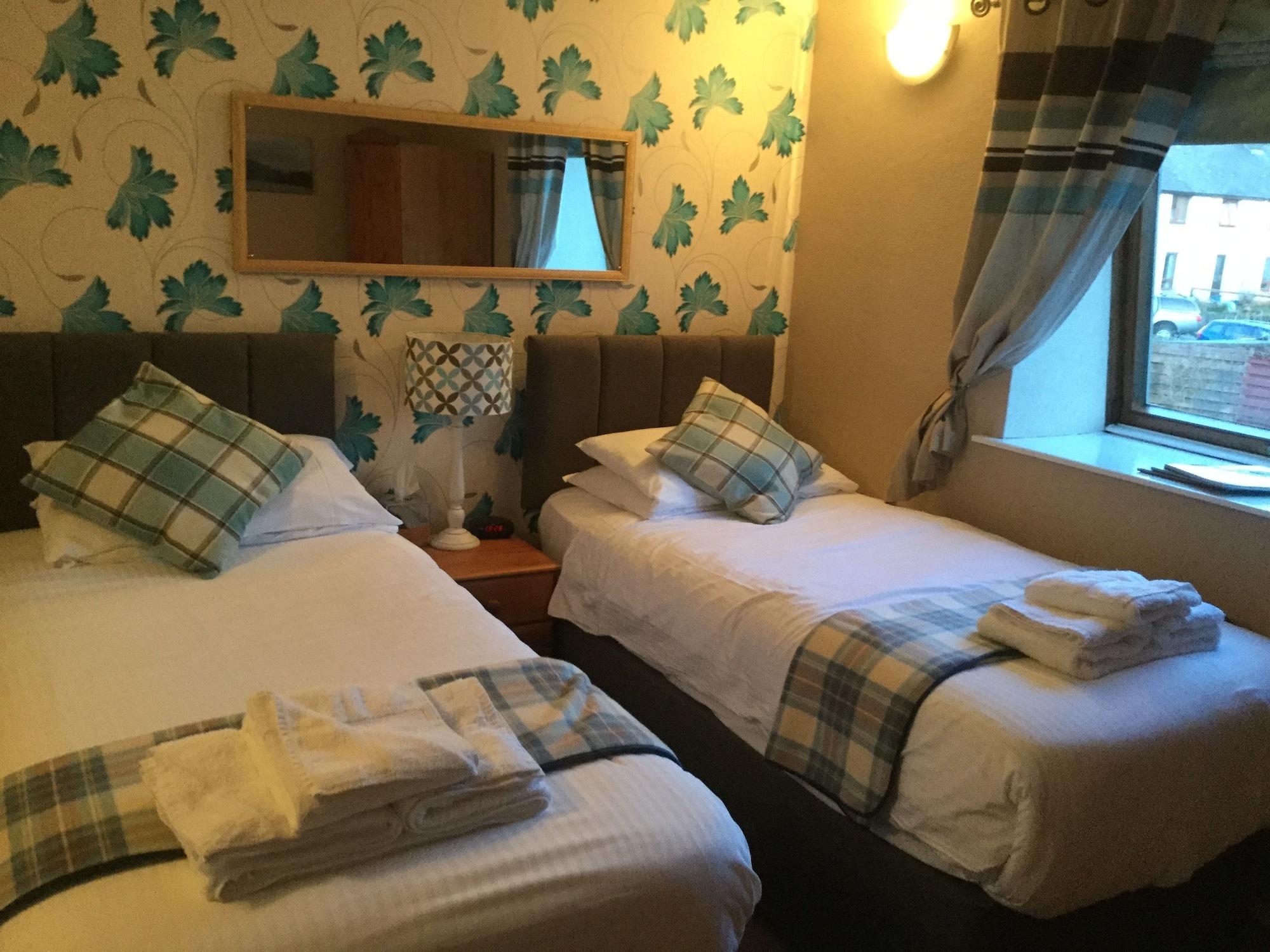 Oyo Inverour Guest House Gairlochy エクステリア 写真