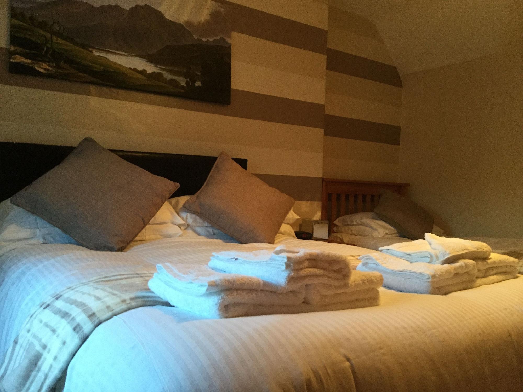 Oyo Inverour Guest House Gairlochy エクステリア 写真