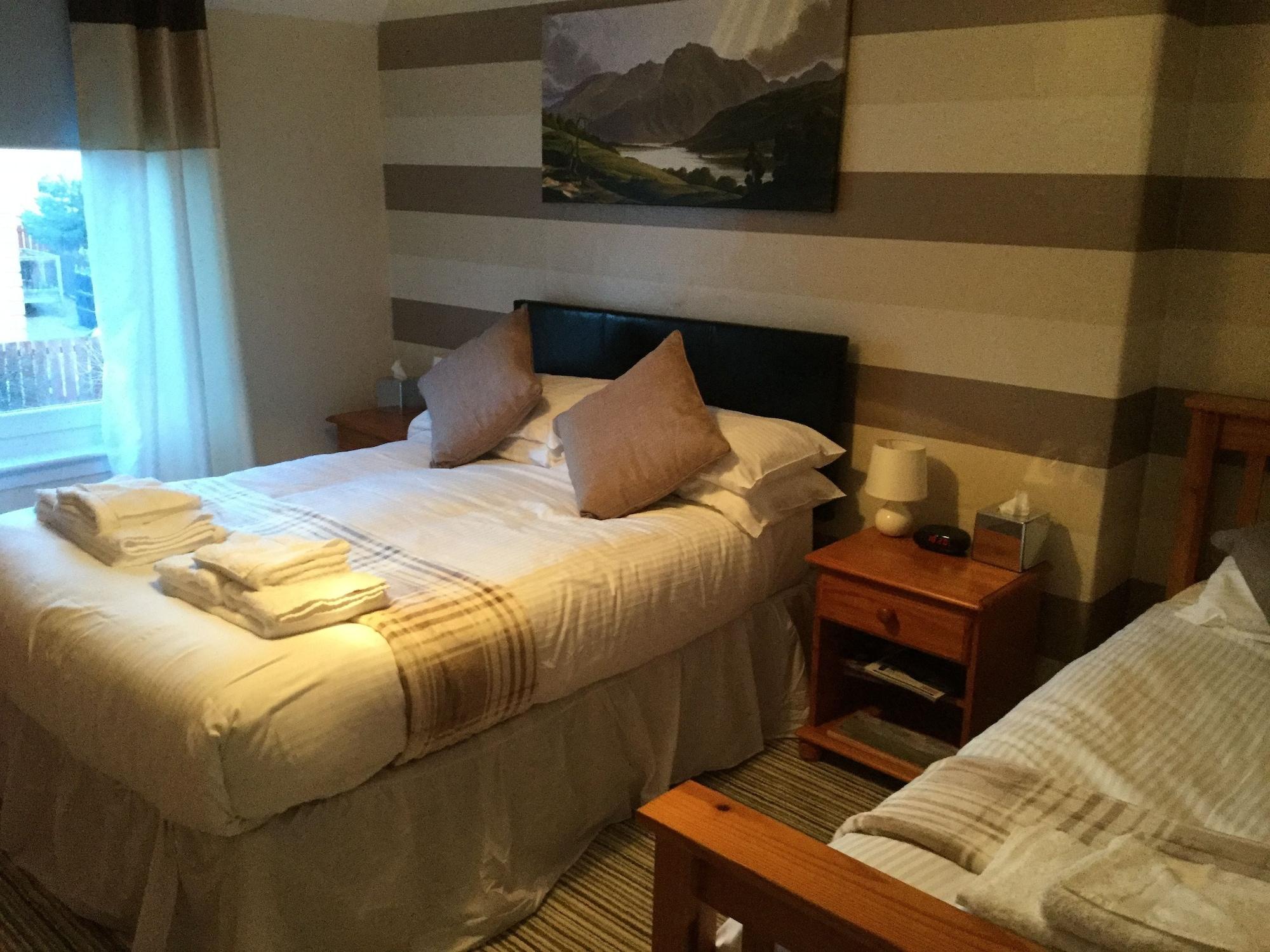 Oyo Inverour Guest House Gairlochy エクステリア 写真